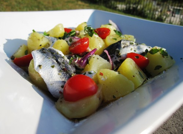 Salade de pommes de terre et sardine riche en omégas 3